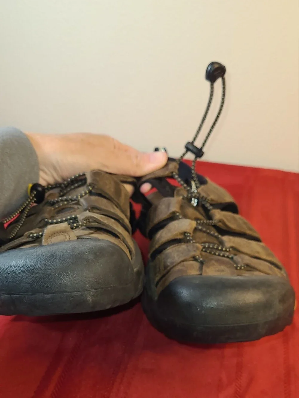 Keen Newport H2 Brown Men Closed-Toe Leather Hiking Sandals with Yellow Accents
